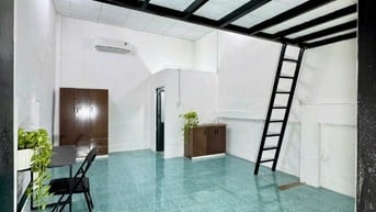 Phòng sát ngã 3 Vạn Kiếp vs Phan Xích Long. Ban công,cửa sổ, nội thất
