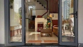 Bán nhà ngay Huỳnh Văn Bánh,Phú Nhuận.Giá: 2 tỷ 100tr/ 62m2,sổ riêng