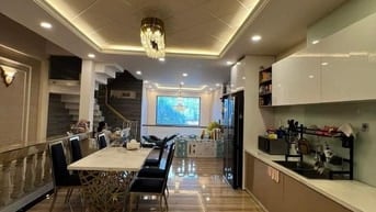 Bán nhà mặt đường Nguyễn Bá Tuyển, Tân Bình. Gần chợ Hoàng Hoa Thám
