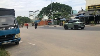 Bán gấp nhà MT bờ bao 1 . Đối diện khu phức hợp celadon city 