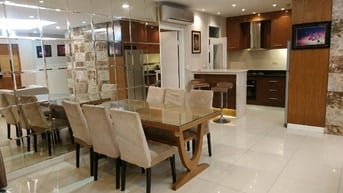 Gia đình bán căn góc CC Nguyễn Phúc Nguyên Q.3. DT 115m2 3p, 2wc. 5,8T