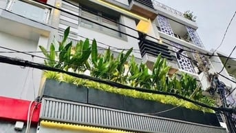 Đi nước ngoài định cư bán gấp nhà ở đường Phan Đăng Lưu, phường 7, quậ