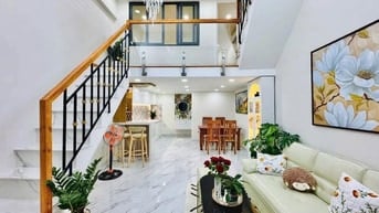 NHÀ XINH - GIÁ CỰC TỐT - SHR - NGAY TRUNG TÂM PHÚ NHUẬN - HẺM XE HƠI