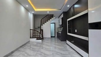 Ô TÔ ĐỖ CỬA  30M 5 TẦNG GIÁ 5,6 TỶ