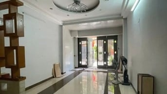 Nhà cao cửa rộng Nguyễn Văn Huyên, 2 thoáng, mặt đường ô tô to tránh