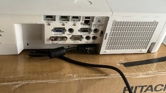 Máy chiếu HiTaChi CP-X5550, độ sáng 5800ansi