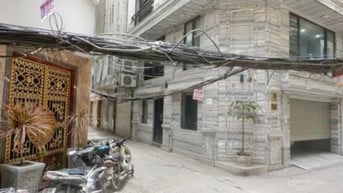 Bán nhà vị trí đẹp, hàng xóm với quạn ủy và cơ quan hành chính quận 