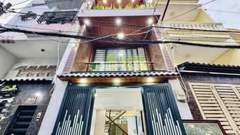 Ngộp ngân hàng bán gấp nhà 1trệt 2lầu Lý Tự Trọng,Q1 chỉ 3tỷ2 sổ riêng