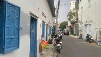 GẦN CHỢ THỦ ĐỨC - PHẠM VĂN ĐỒNG - CẤP 4 - 76M VUÔNG (4.5 X 17 ) LÔ GÓC