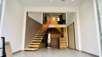 MB CẦU SG Q2 CÓ LỬNG SIÊU XINH PHONG CÁCH HIỆN ĐẠI PHÙ HỢP Ở VÀ LÀM VP