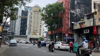 Bán nhà Mặt Tiền Hoàng Hoa Thám, dt 5 x 30m, cấp 4, giá 20.5 tỷ thương