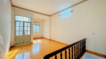 Nhà cho thuê  nguyên căn. Ở hoặc vp 