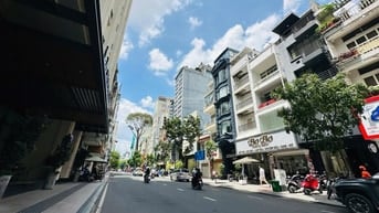 Bán nhà mặt phố 207 Lý Tự Trọng, P. Bến Thành, Q1