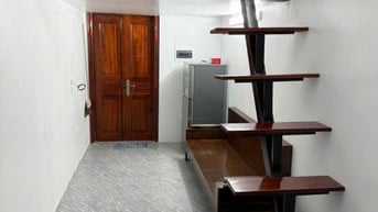 Bán nhà mặt phố cổ tầng 2, nhà mới cải tạo, phù hợp 2-3 người sử dụng