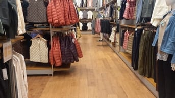 Shop quần áo tuyển người làm bán hàng và thu ngân