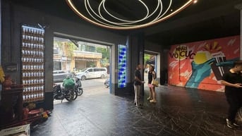 Cho thuê nhà mặt phố Hàng Bún 140m2 x 3 tầng, mặt tiền 10m, thông sàn