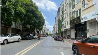 CÁCH 1 NHÀ RA PHỐ TRUNG PHỤNG - DT: 42m2 - 6 tầng
