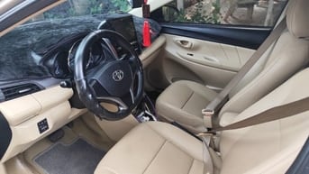 Cần bán xe Vios 2017 - gia đình đi một chủ mua mới từ đâu