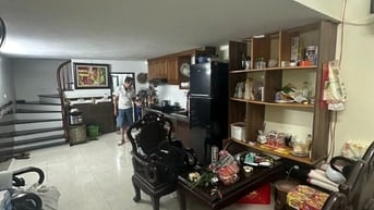 RẤT HIẾM-HƠN 6TỶ-40m2 x 5TẦNG-NHÀ MỚI-2THOÁNG-1NHÀ RA ÔTÔ-PHỐ HỒNG MAI