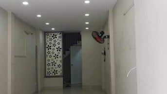 Cho thuê nhà mặt tiền Nhật Tảo, P.8, Q.10 giá 20tr
