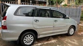 Chính chủ kẹt tiền cần bán xe innova đời 2013 tâm huyết.