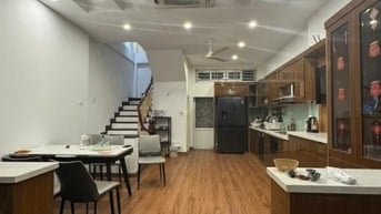 Siêu Phẩm Phố Quan Nhân, 10m ra Hồ, 50m2, 5 tầng, MT 5m, giá 12,8 tỷ 