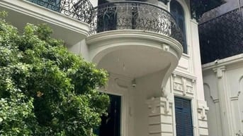 Cho thuê biệt thự sân vườn Ba Đình 400m2 x 5 tầng, thang máy, MT 13m