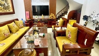11,8 tỷ. 65m , 6 tầng xây mới thang máy. Mời bà con bấm chuông.