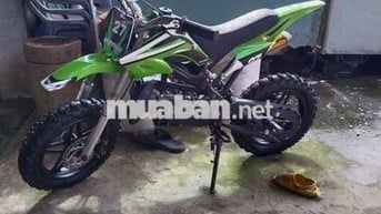 Cào cào xăng pha nhớt cho trẻ