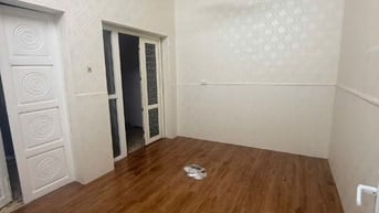 Cho thuê nhà nguyên căn 3 tầng ngõ 3 Đặng Văn Ngữ, Đống Đa, Hà Nội.