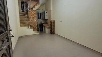 Cho thuê nhà phố Đội Cấn, gần chợ Ngọc Hà, 3 tầng, DT sử dụng 60m2