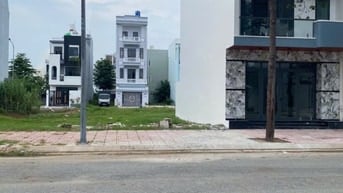 Giảm 600 triệu bán gấp lô 160m2 Vinhome Green City Hậu Nghĩa SHR
