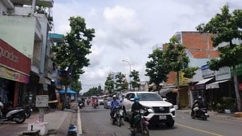 Bán nhà mặt tiềnLê Thị Hà:448,4m2.Rộng14,5m.Đang cho thuê 130 tr/th