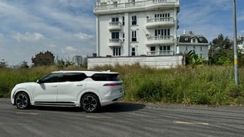 Bán xe Vinfast VF9 màu trắng nội thất xanh đậm 