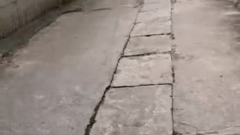 Bán nhà sát mặt phố, ngõ to thoáng