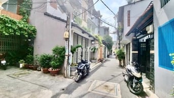 Nhà bán hẻm ô tô , sạch sẽ , thoáng mát, khu dân cư trí thức, an ninh.