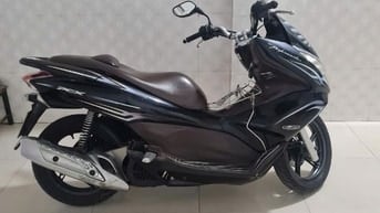 bán xe máy hiệu honda PCX màu đen , máy 125cc