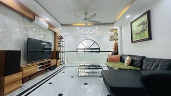 THẠCH BÀN LONG BIÊN NHÀ ĐẸP 5 TẦNG. Ô TÔ QUA. FULL NỘI THẤT. 9 TỶ