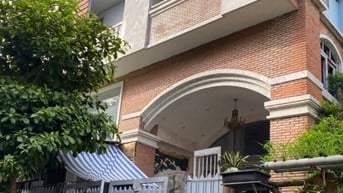 Bán 2 căn liền kề 1 căn 5 tầng và 3 tầng hẻm 6m hiện có 45 phg sv thuê
