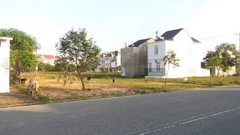 em cần bán lô đất 200m2 giá thu hồi vốn 830tr sổ hồng riêng