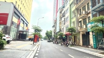Cảnh Báo! Bán nhà đẹp nhất phố Duy Tân 50m2 Phân lô, Vỉa Hè.