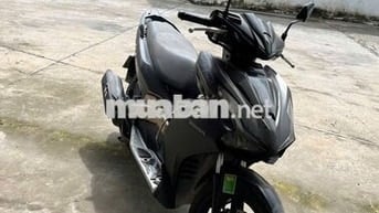 Bán xe máy tay ga AB hiệu Honda đời 2020 màu đen.