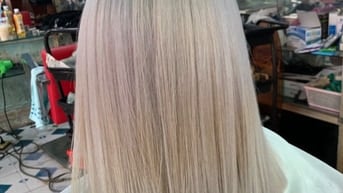 Cần thợ phụ biết gội đầu làm móng 