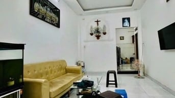 Nhà mới, 1 trệt 1 lầu, có sân riêng, thoáng, 100m ra CMT8