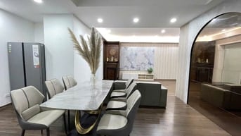 Căn hộ 151m2, 4 phòng ngủ, 2 vệ sinh, 2 ban công, nội thất hiện đại
