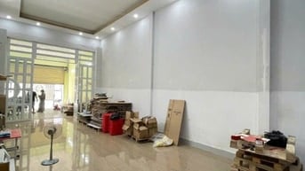 NHÀ DIỆN TÍCH KHỦNG HẺM XE TĂNG THÔNG QUỐC LỘ