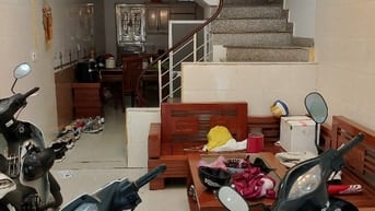 Cần bán nhà thoáng mát, an ninh tốt, hàng xóm thân thiện. 