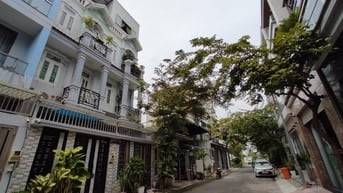 Bán nhà trệt 2 lầu sân thượng, sổ hồng, 80m2 chính chủ tại Nhà Bè.