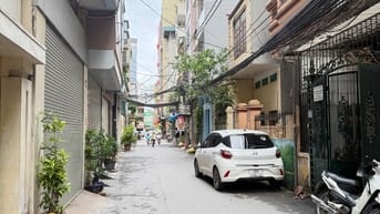 Nhà đẹp Khuất Duy Tiến 55m2*5T,MT:4.2m,gara oto,2thoáng,KD,18.3tỷ.