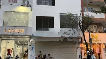 📢 CHO THUÊ NHÀ MẶT TIỀN VÕ VĂN TẦN, Q.3 – 7.5x15m, NỞ HẬU, 3 LẦU 